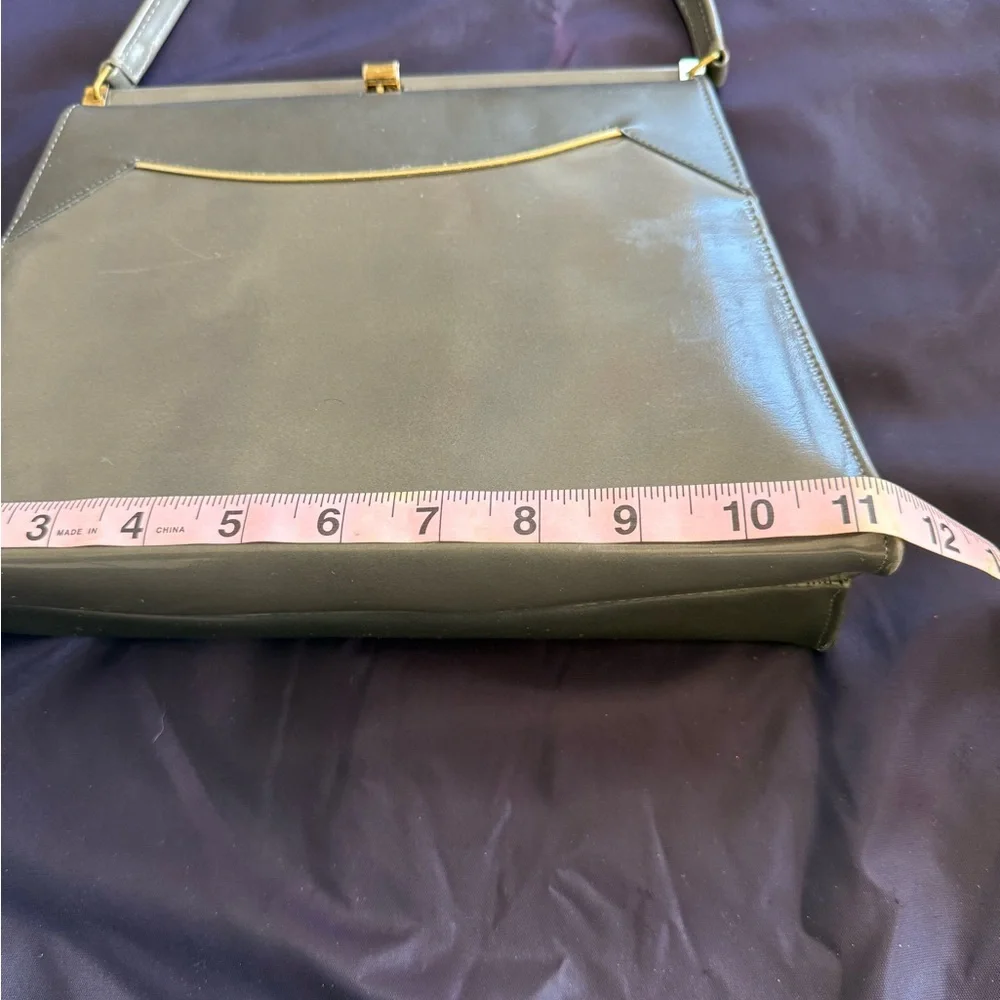 Naturalizer 60’s Gray Shoulder Bag With Gold Accents‎
